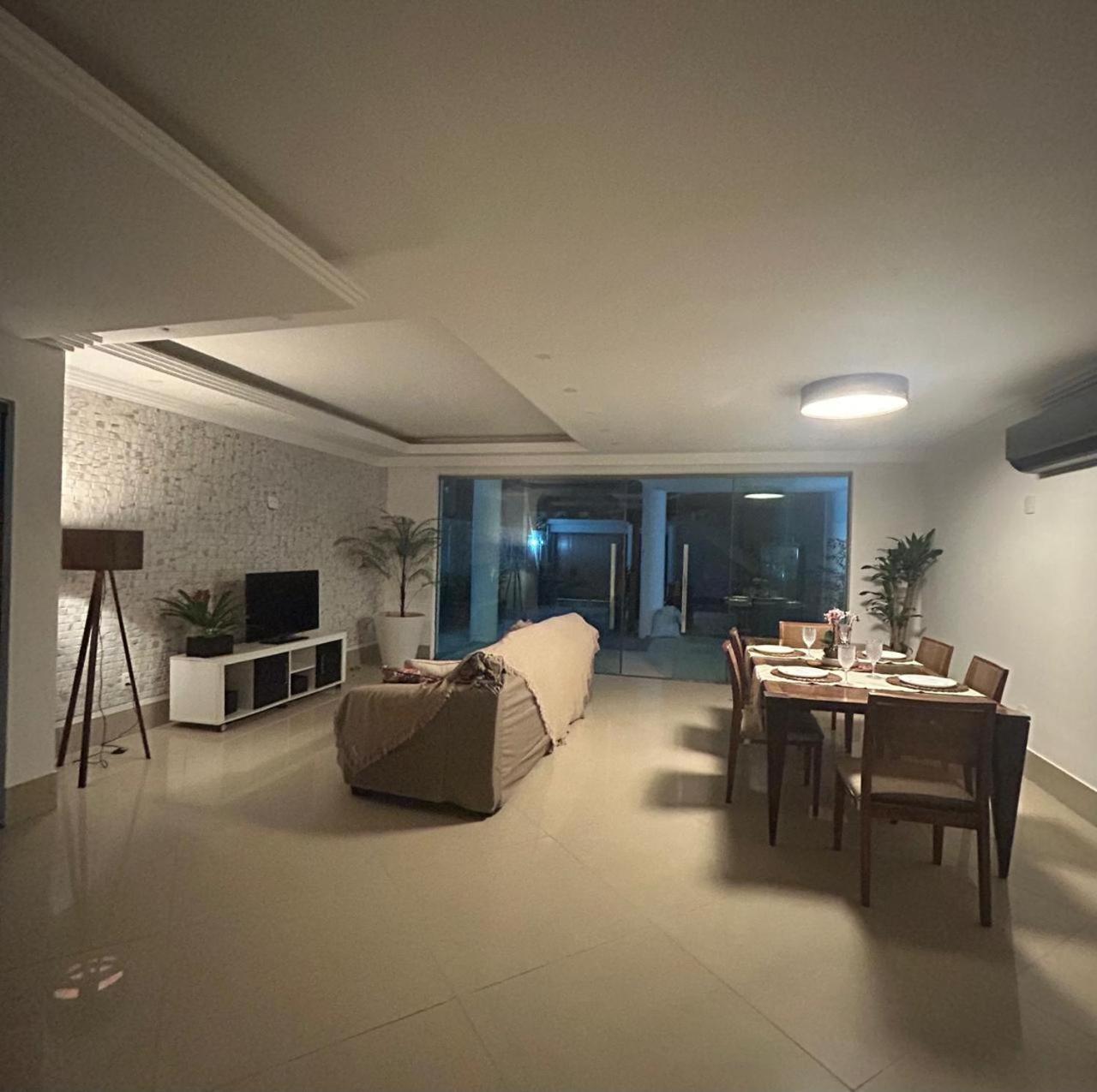 Linda Casa Em De Luxo Perto Da Prainha Habitación en casa particular *